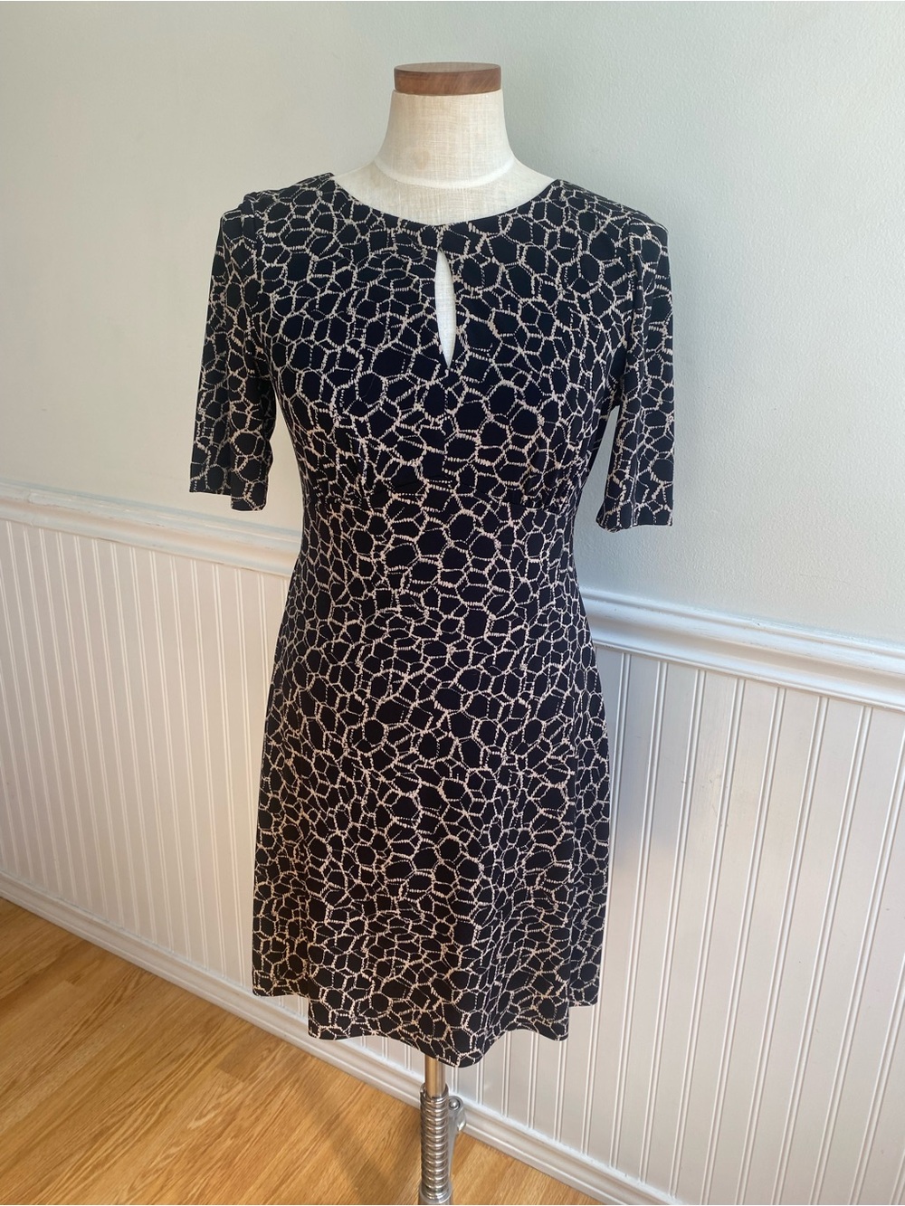 connected apparel Black and Cream Abstract Keyhole Midi Dress